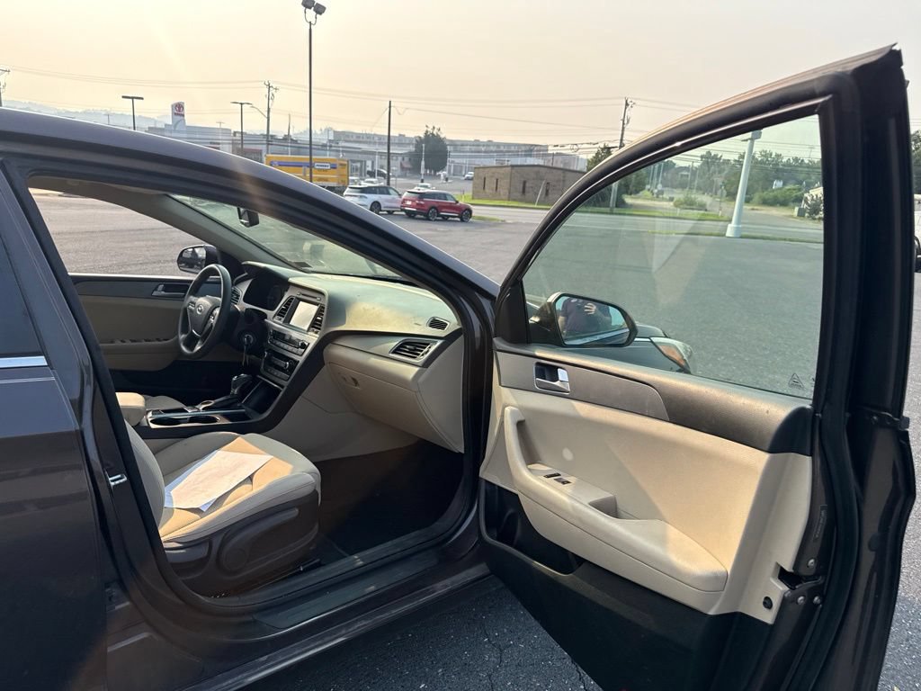 Used 2017 Hyundai Sonata SE FWD image 17