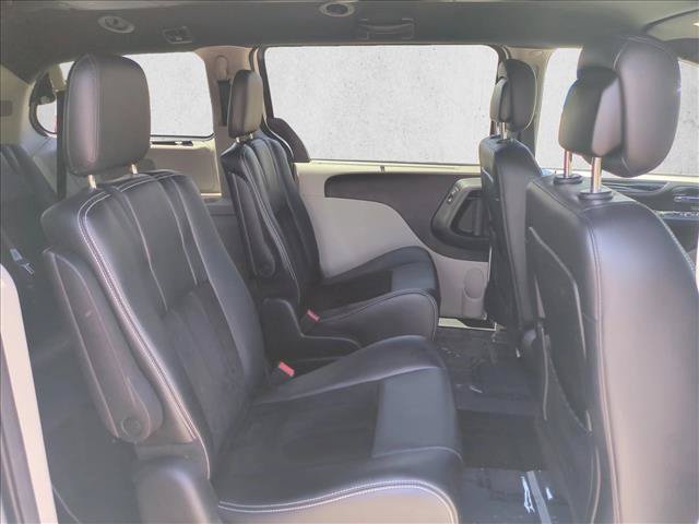 Used 2014 Dodge Grand Caravan SXT FWD image 19