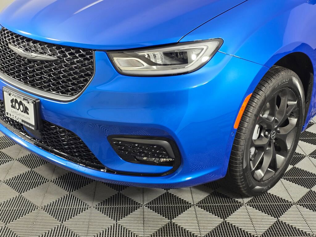 New 2026 Chrysler Pacifica Select AWD/4WD image 11