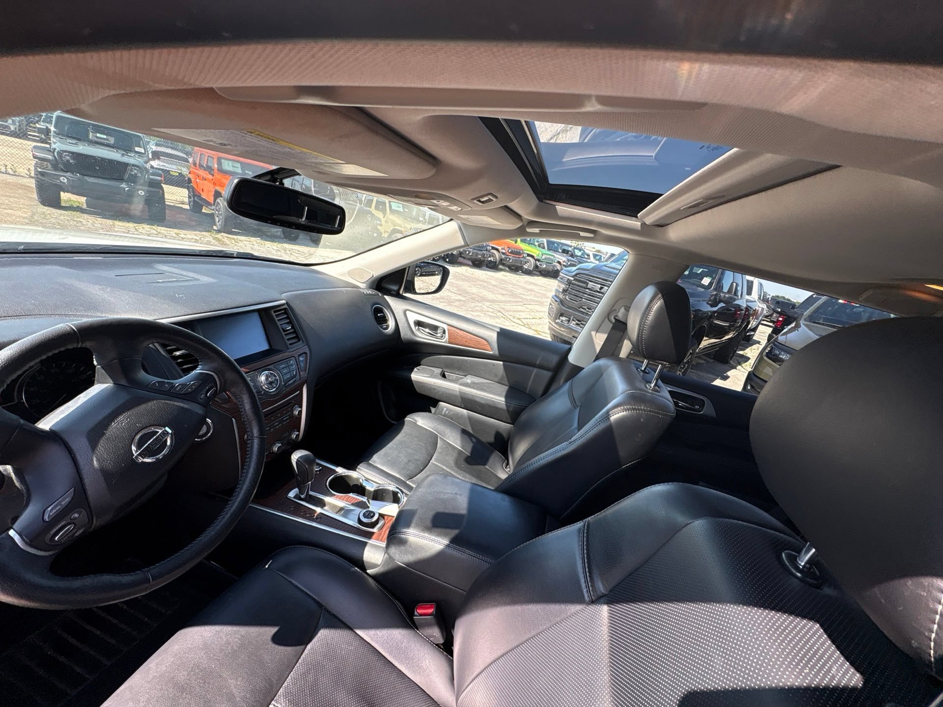 Used 2019 Nissan Pathfinder Platinum AWD/4WD image 11