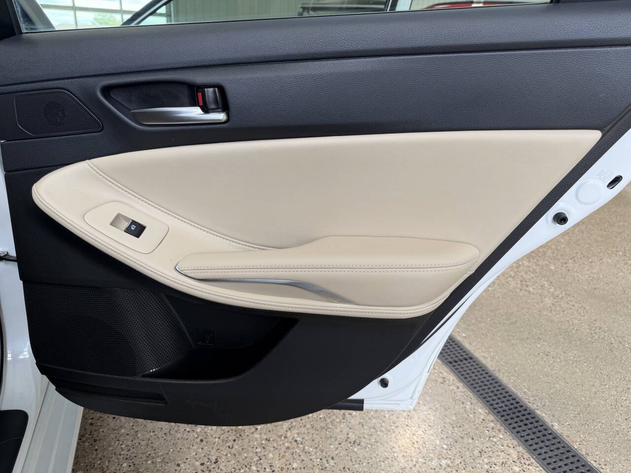 Used 2021 Toyota Avalon XLE FWD image 30