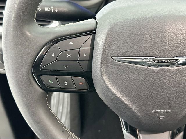 Used 2024 Chrysler Pacifica Premium image 24