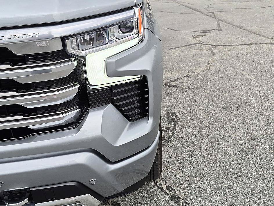 Certified 2025 Chevrolet Silverado 1500 High Country AWD/4WD image 9