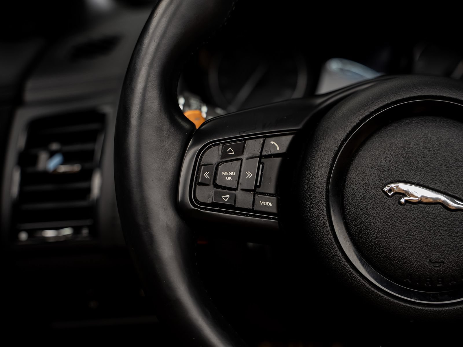 Used 2015 Jaguar F-TYPE S RWD image 38