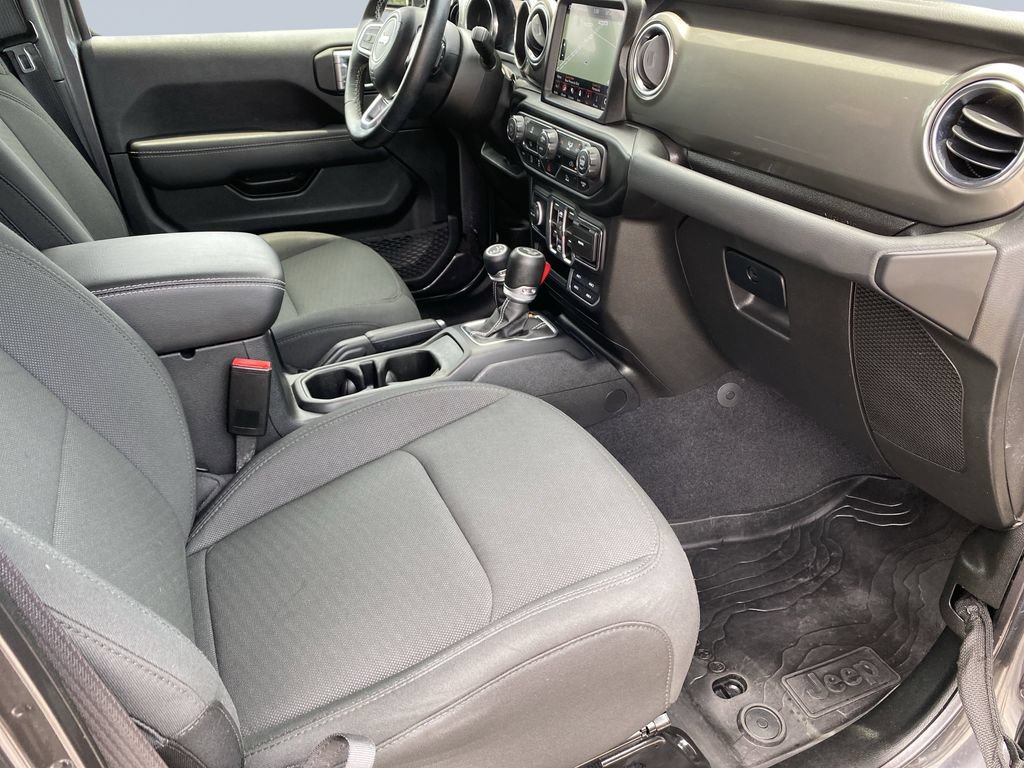 Used 2022 Jeep Wrangler Unlimited Sahara AWD/4WD image 18