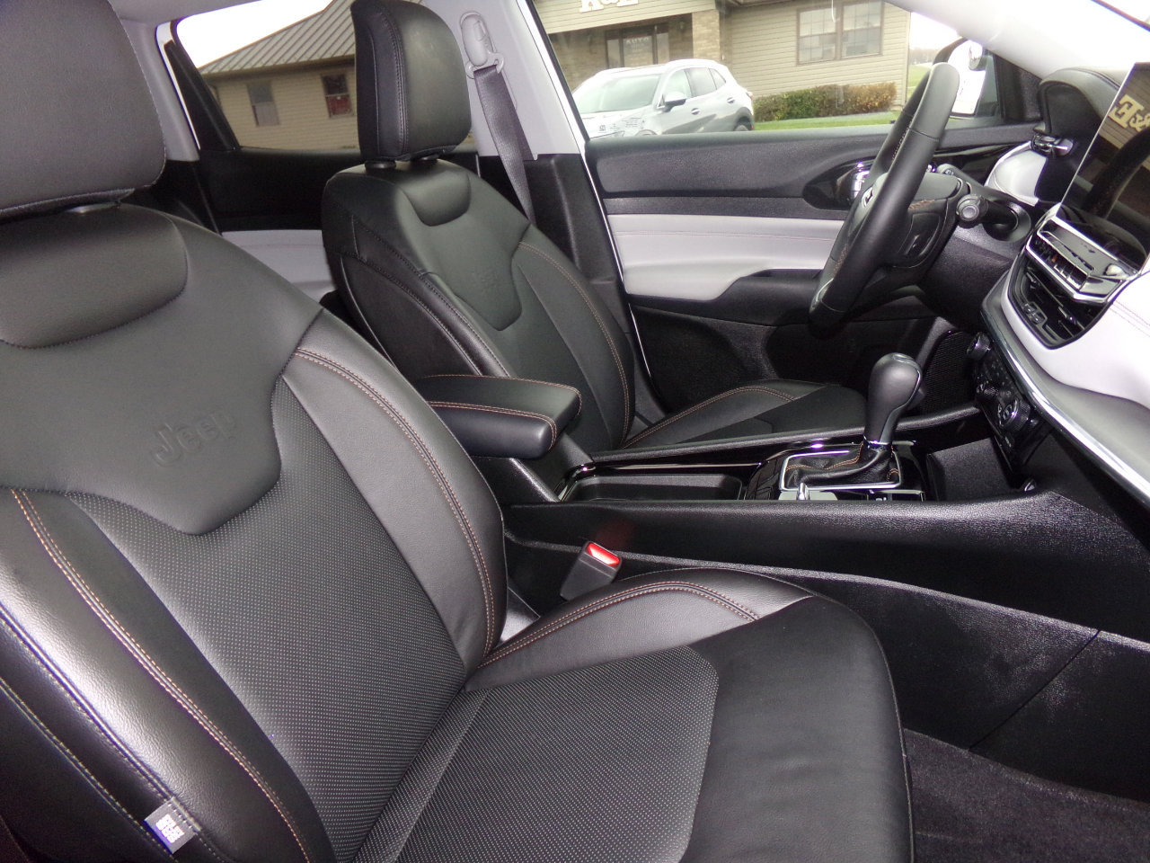 Used 2022 Jeep Compass Limited image 29