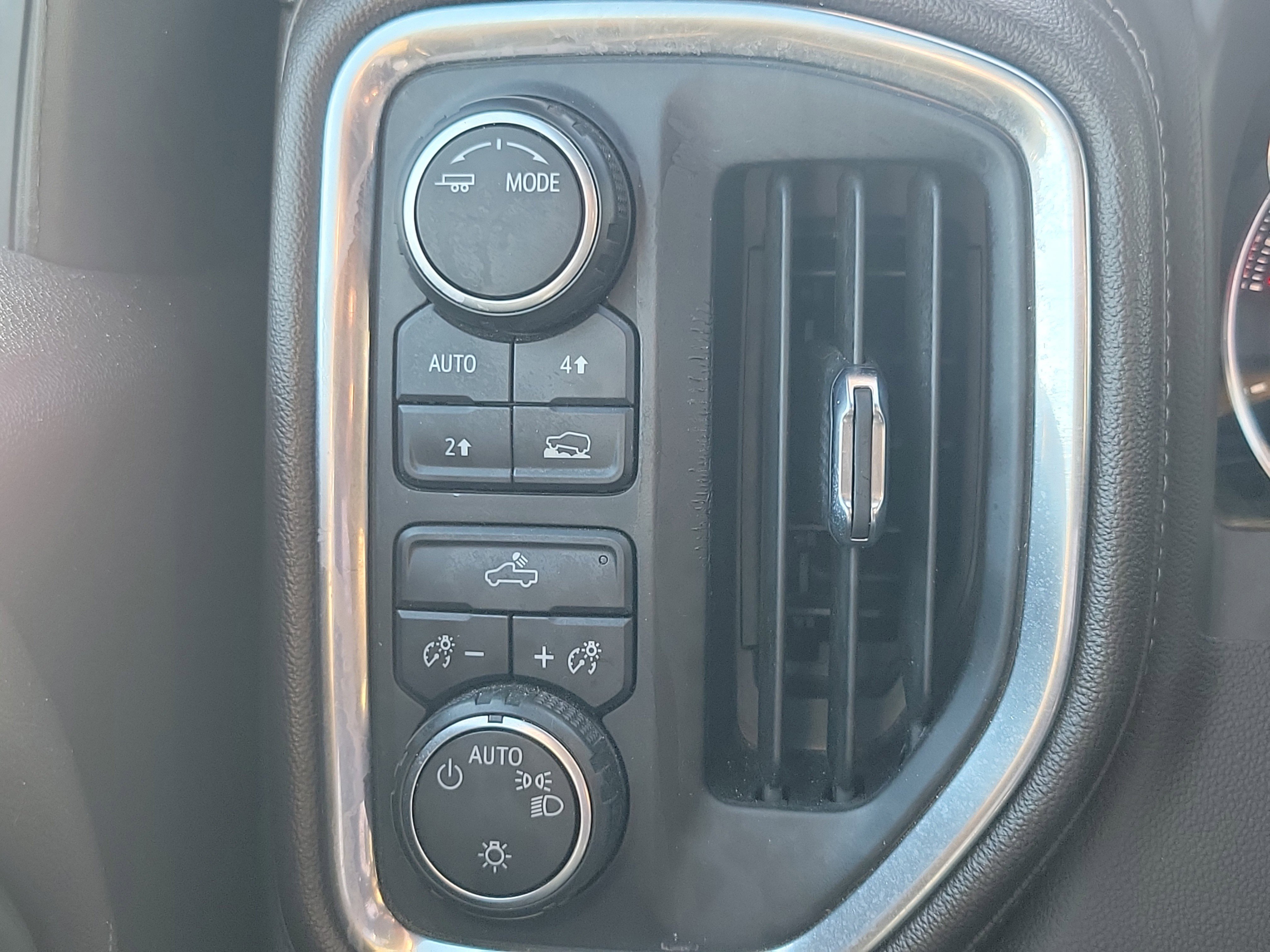 Used 2025 Chevrolet Silverado 1500 LT image 31