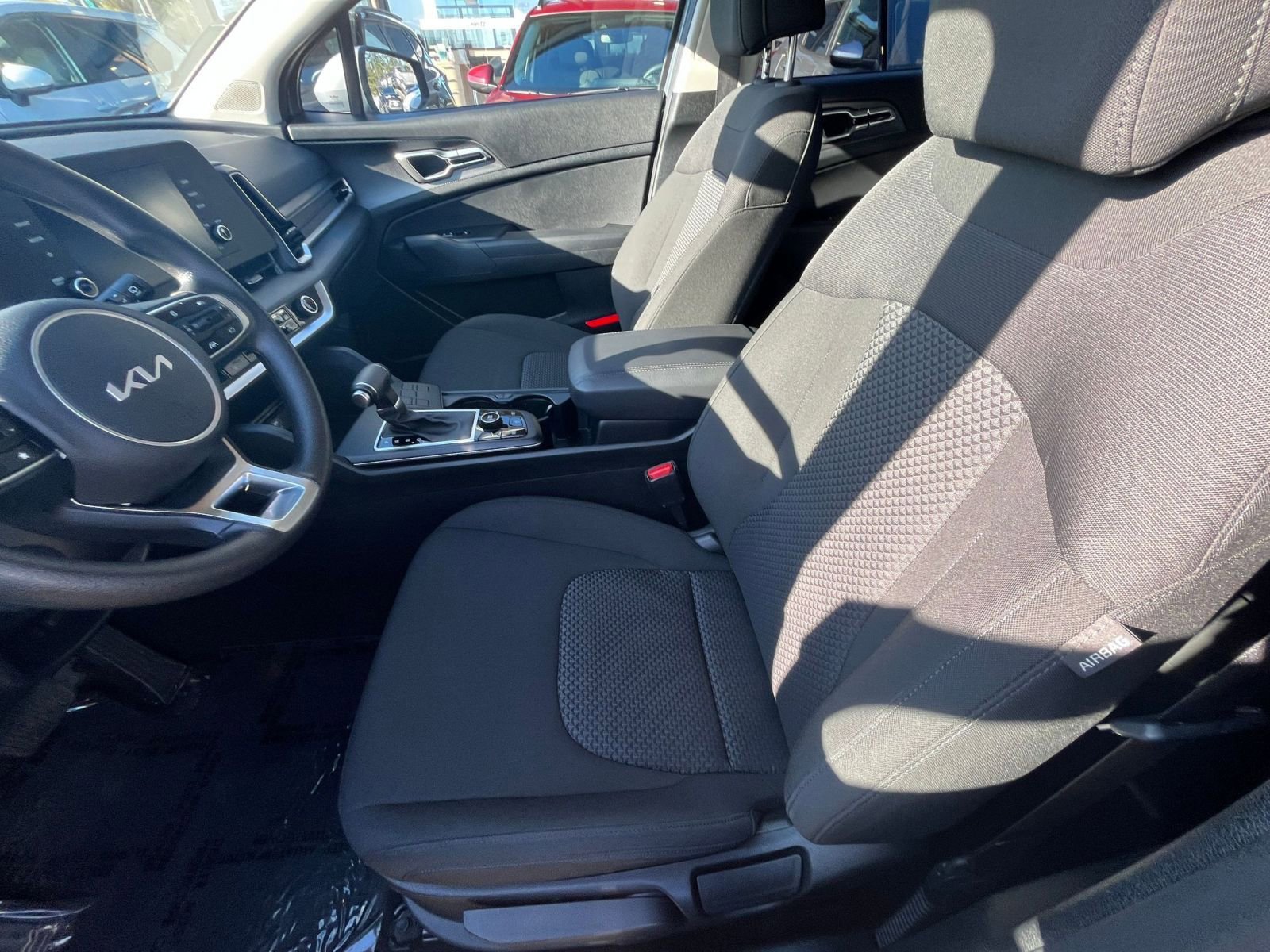 Used 2025 Kia Sportage LX image 27