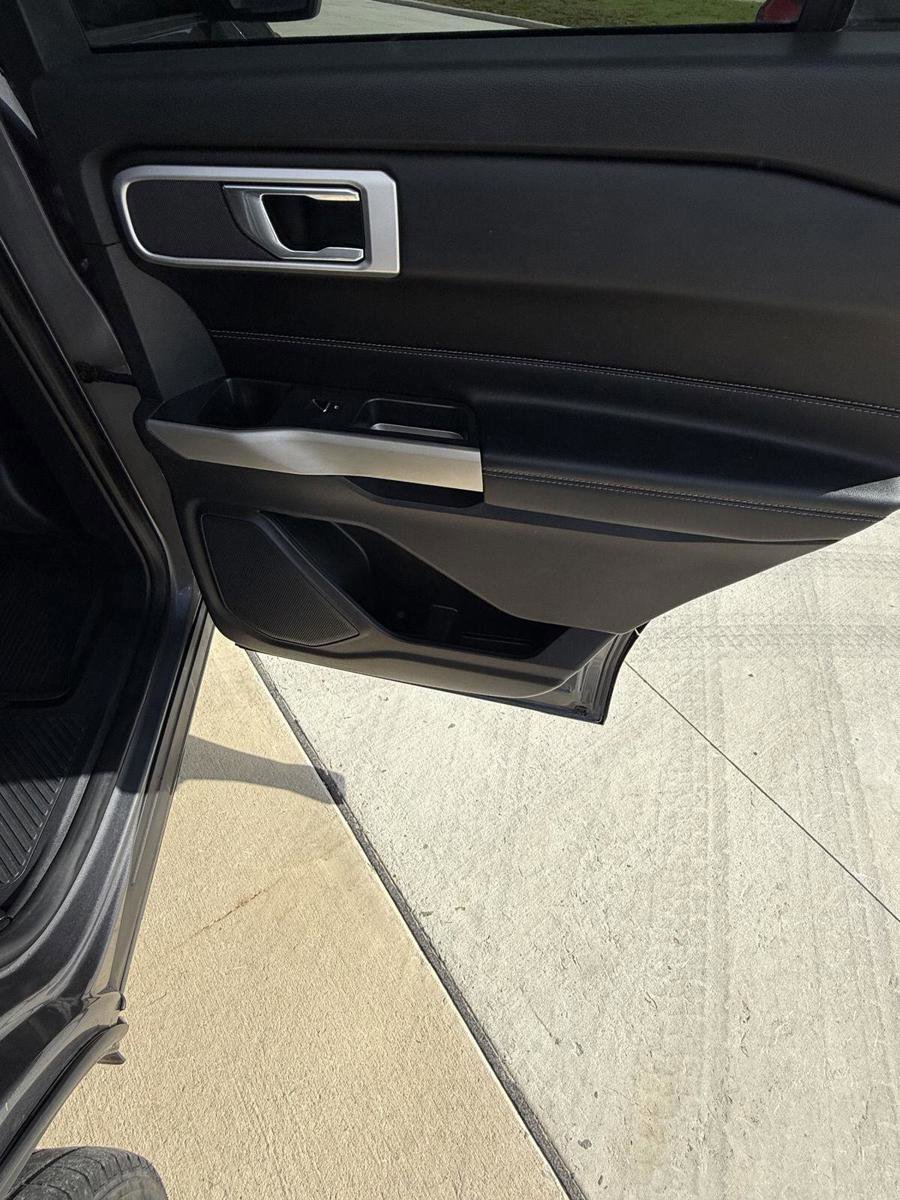 Used 2021 Ford Explorer XLT w/ Equipment Group 202A image 17