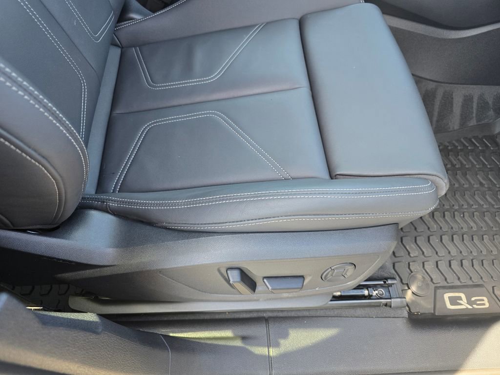 Used 2025 Audi Q3 2.0T Premium w/ Convenience Package image 17