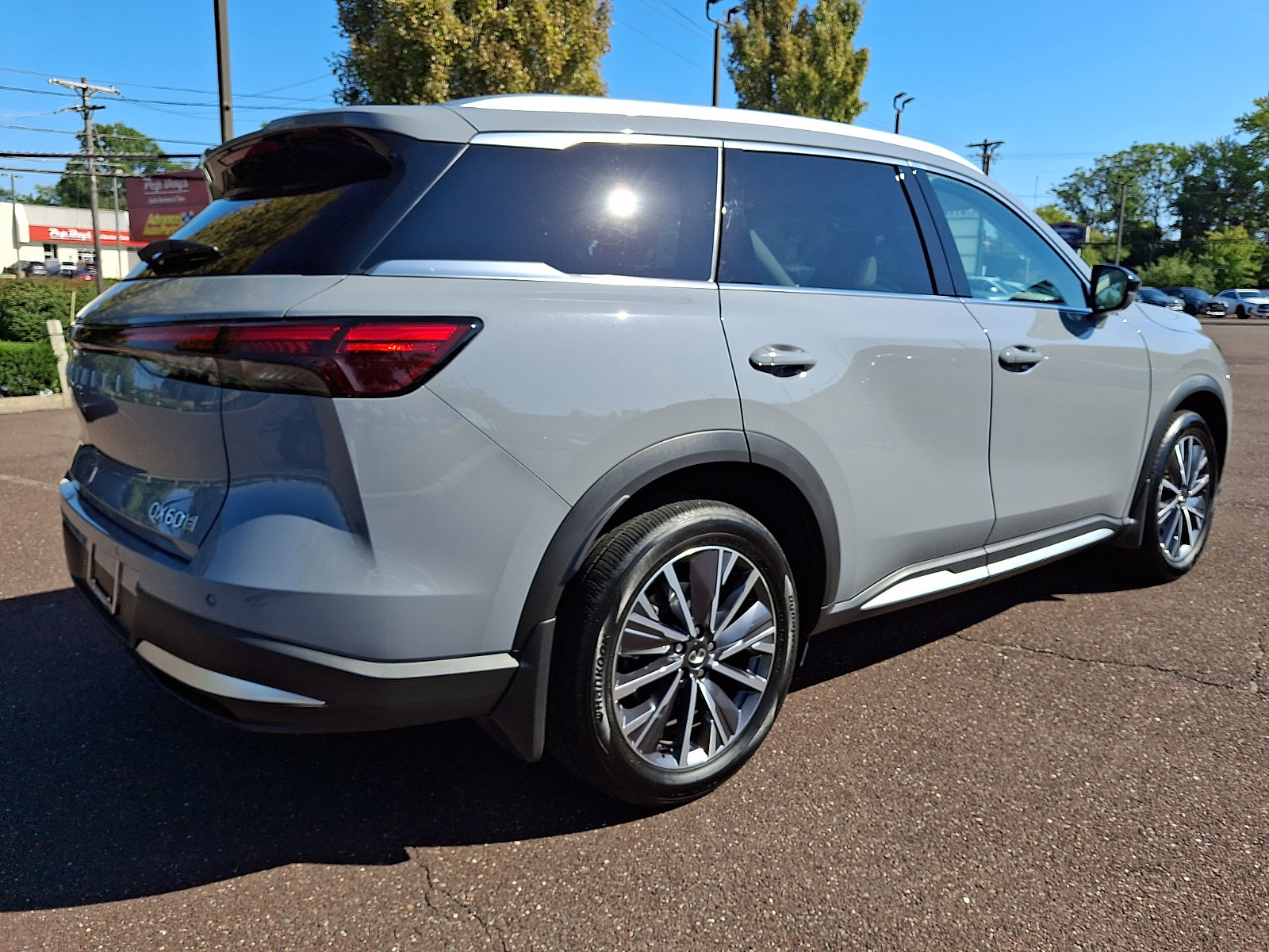 Certified 2026 INFINITI QX60 Luxe w/ Cargo Package AWD/4WD image 6