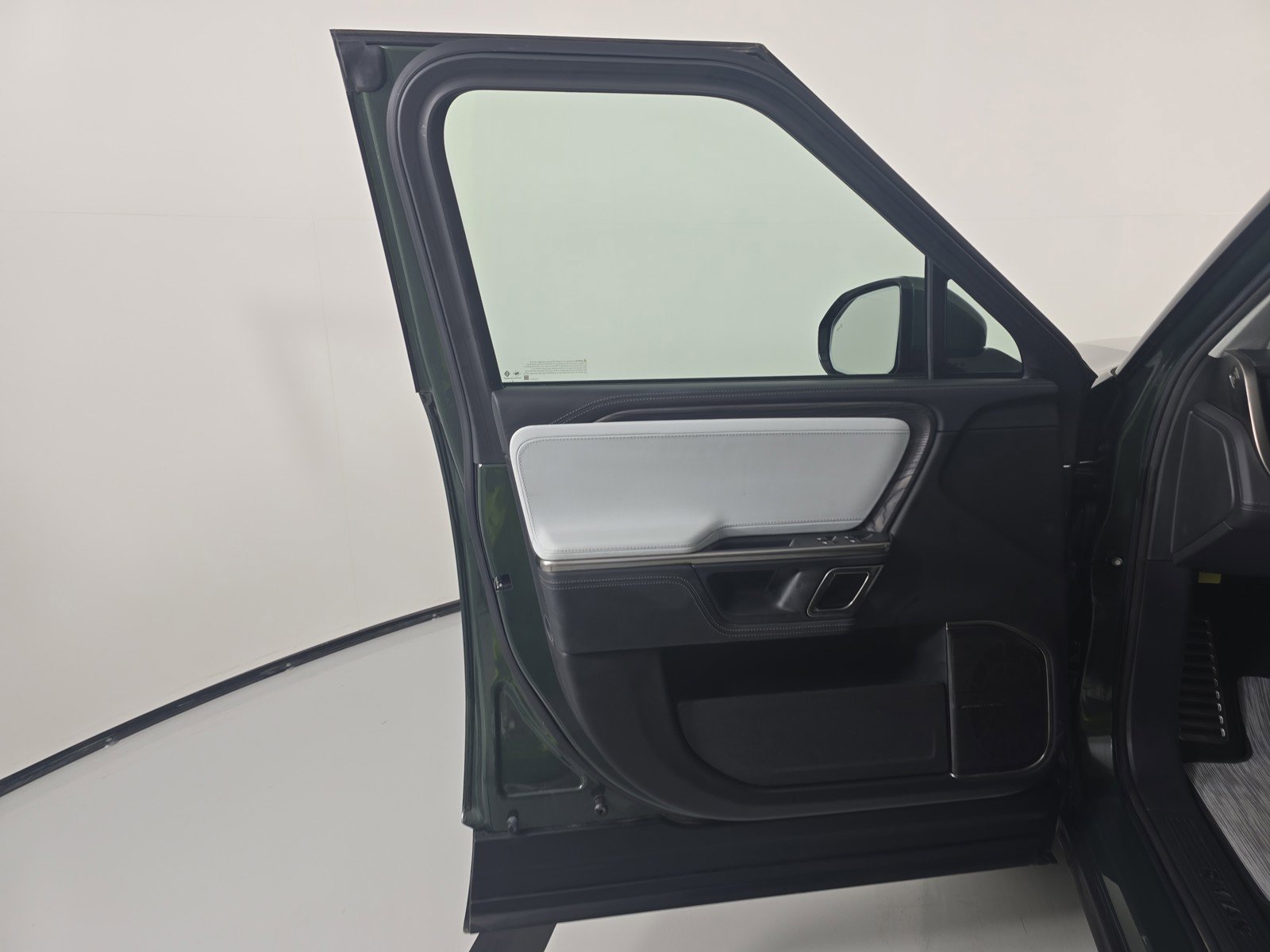 Used 2022 Rivian R1T Adventure AWD/4WD image 16