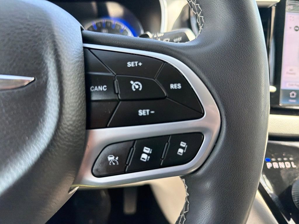 Used 2023 Chrysler Pacifica Touring-L image 19