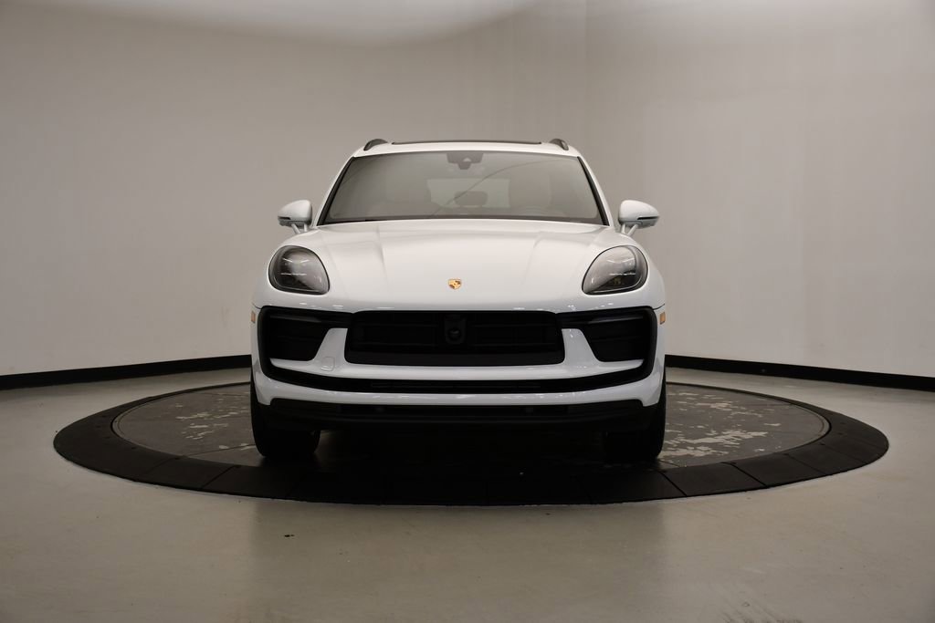 Certified 2025 Porsche Macan image 10