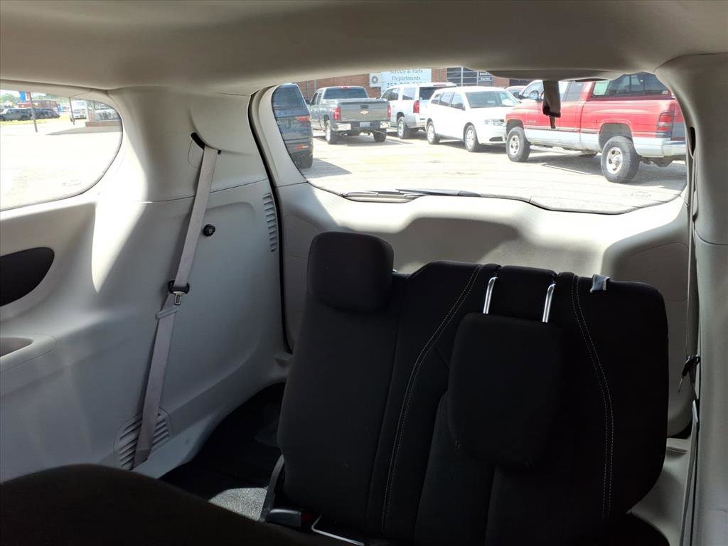 Used 2022 Chrysler Voyager LX FWD image 9