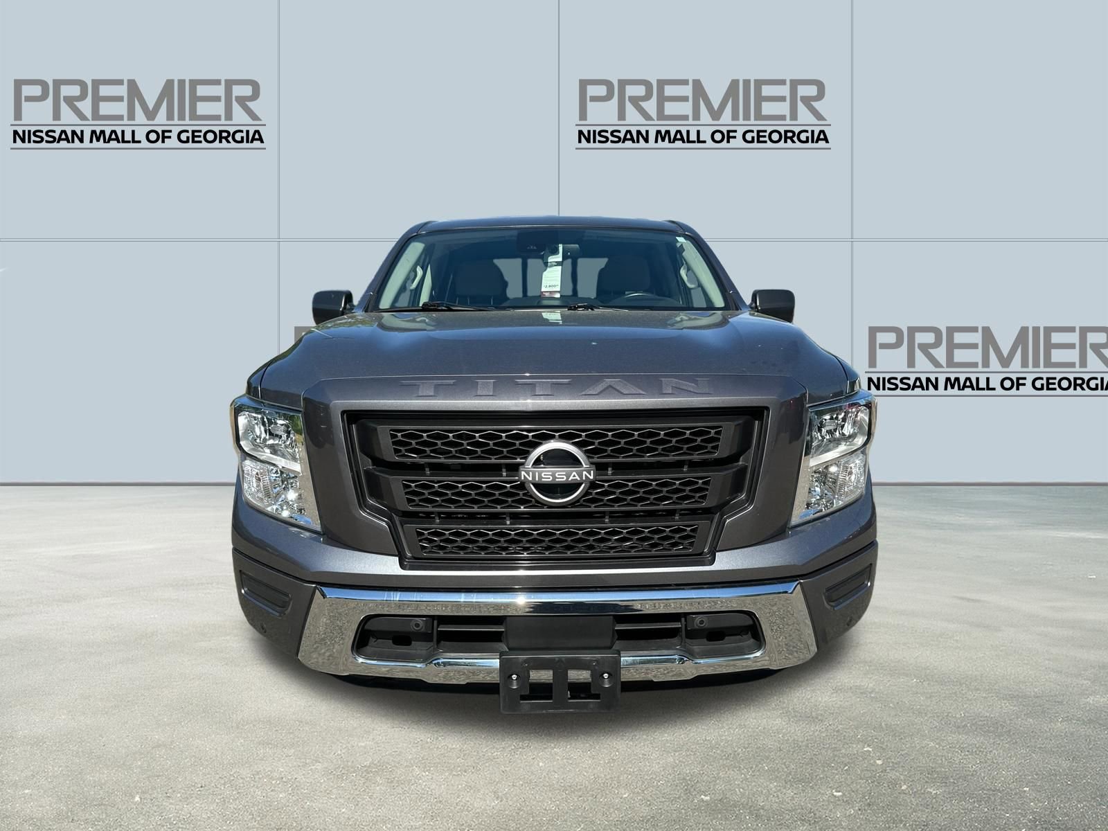 Used 2024 Nissan Titan SV w/ SV Convenience Package image 2