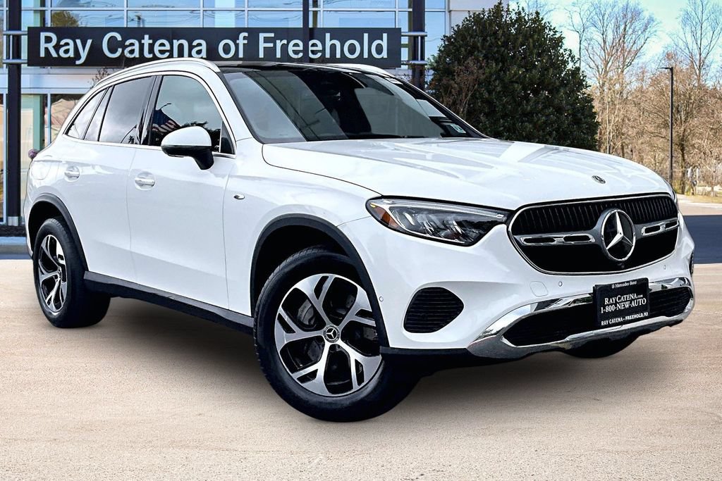 Used 2025 Mercedes-Benz GLC 350e 4MATIC image 11