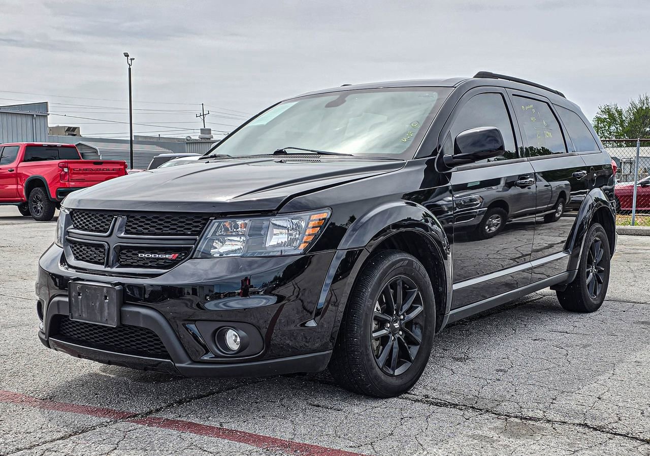 Used 2019 Dodge Journey SE w/ Premium Group FWD image 3