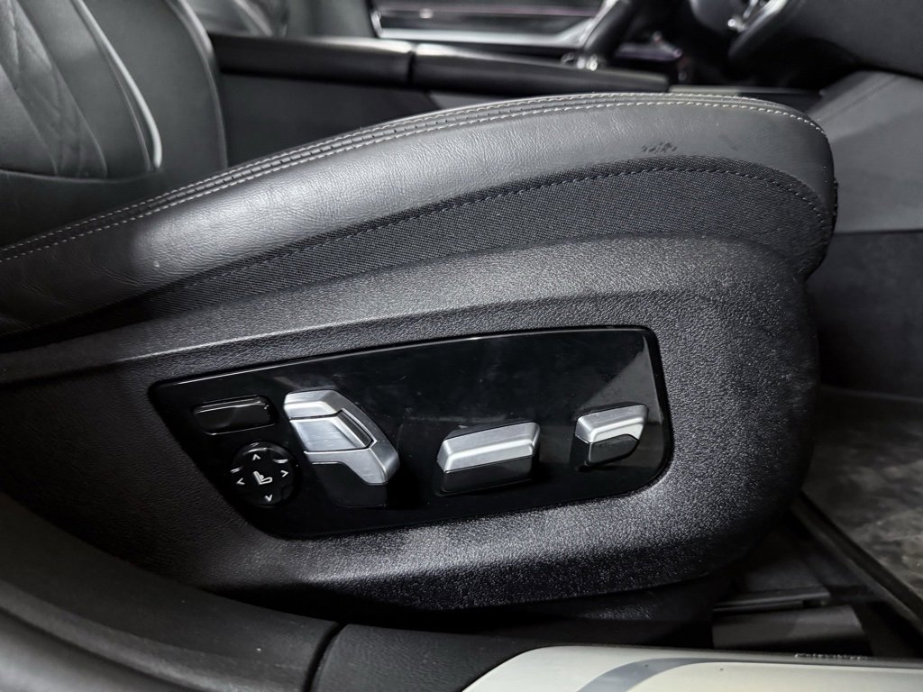 Used 2022 BMW 750i xDrive w/ Luxury Rear Seating Package image 28