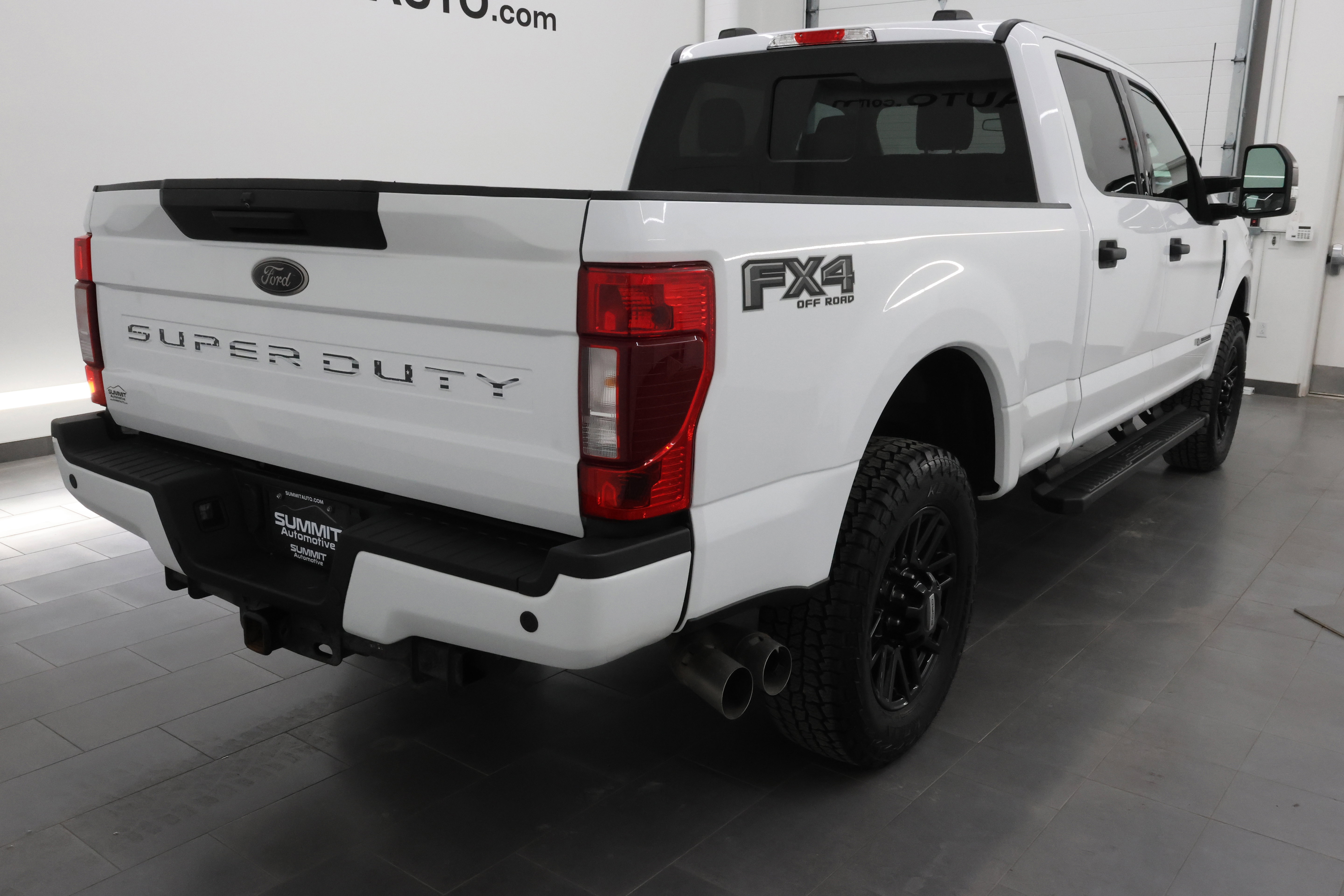 Used 2022 Ford F250 XLT w/ Black Appearance Package image 4