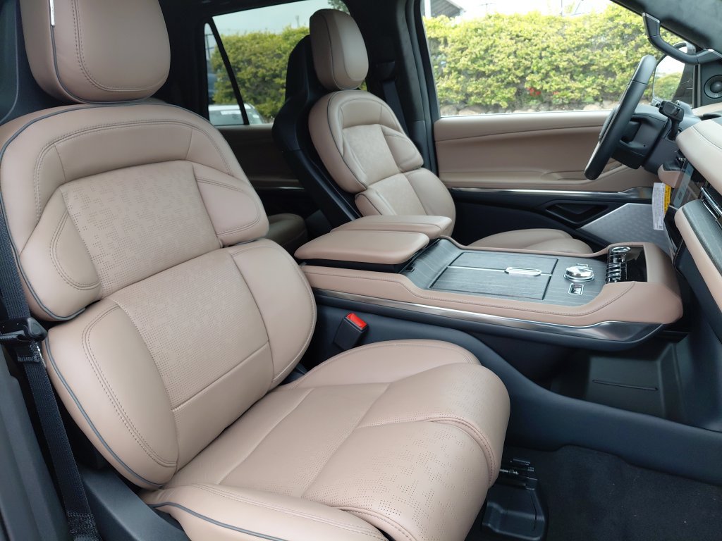 New 2026 Lincoln Navigator L Black Label AWD/4WD image 41