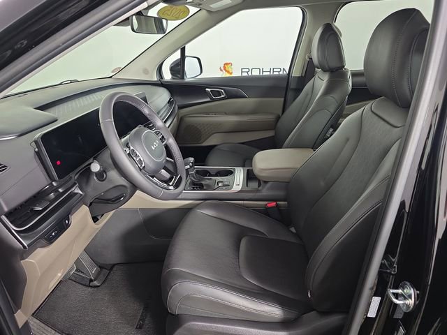 Used 2025 Kia Carnival FWD image 19