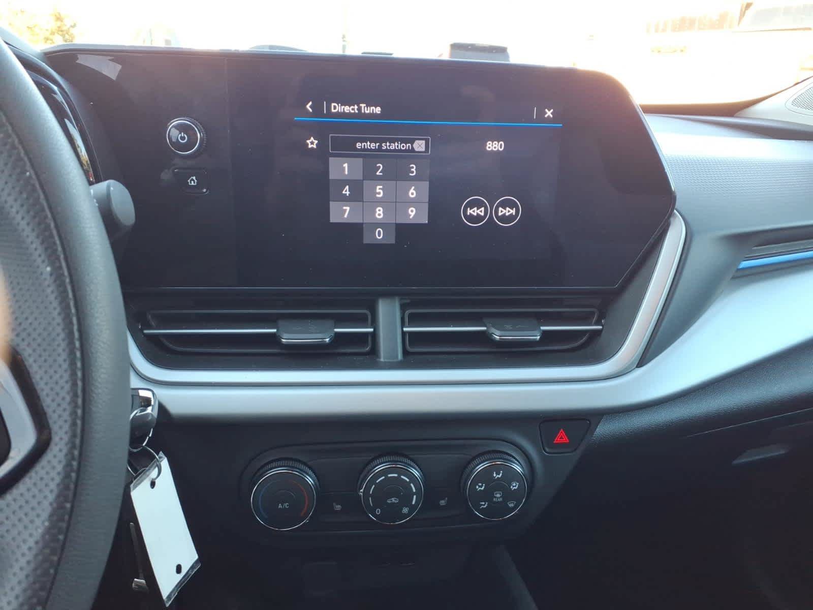 Used 2025 Chevrolet Trax LS w/ LS Convenience Package FWD image 13