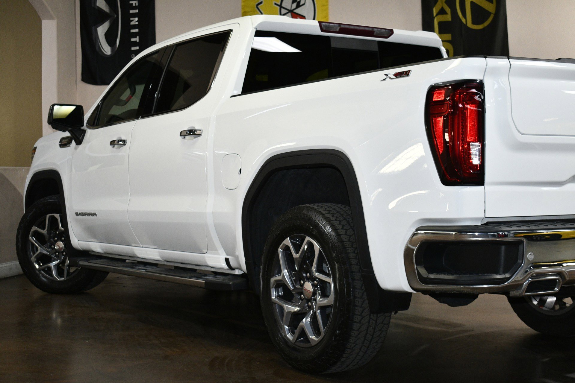 Used 2023 GMC Sierra 1500 SLT w/ SLT Premium Plus Package AWD/4WD image 55