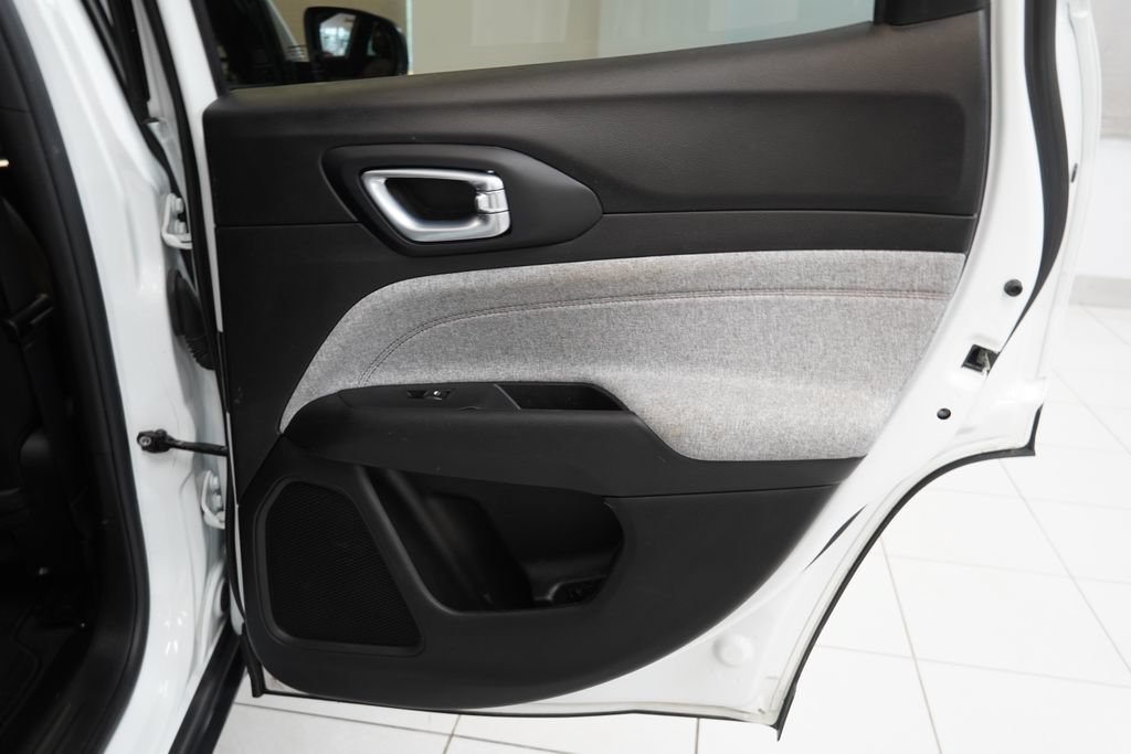 Used 2023 Jeep Compass Latitude AWD/4WD image 28