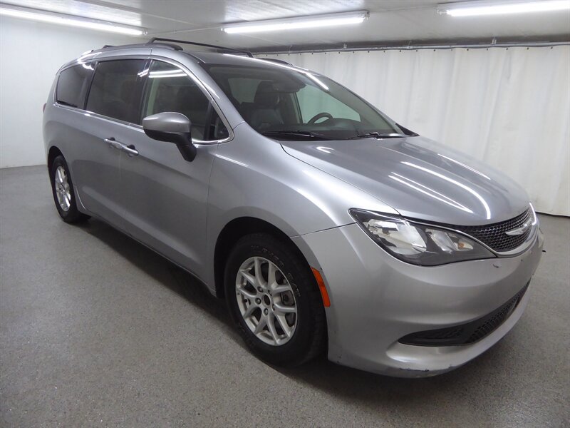Used 2021 Chrysler Voyager Lxi image 1