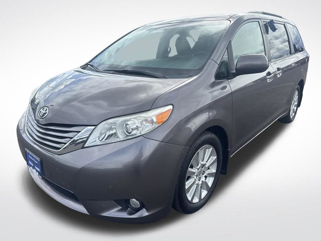 Used 2015 Toyota Sienna XLE w/ XLE Navigation Package AWD/4WD image 3