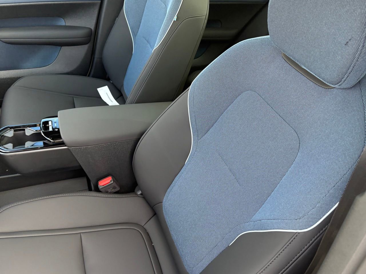 New 2026 Volvo EX30 Plus w/ Protection Package Premier image 17