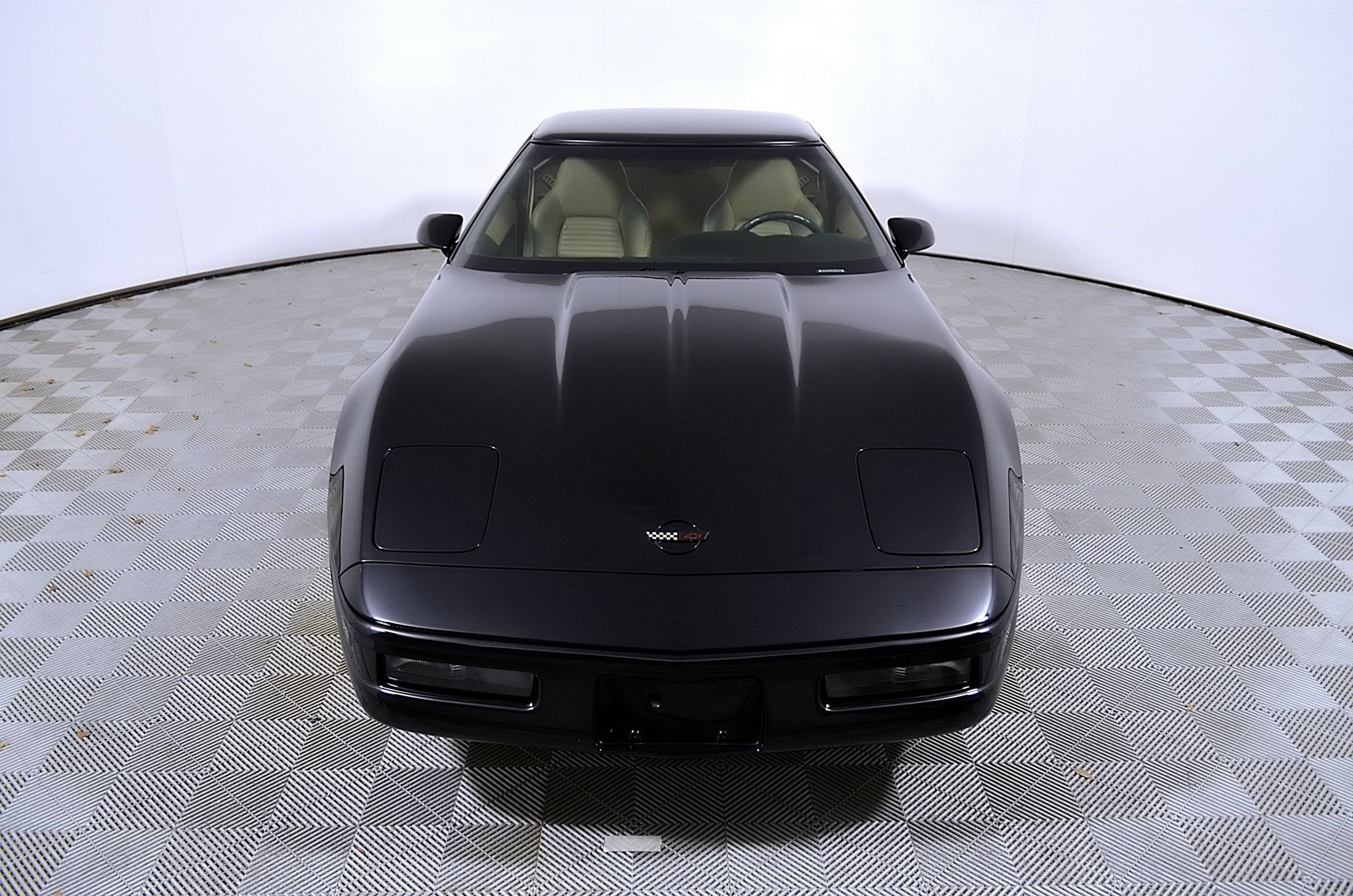 Used 1996 Chevrolet Corvette Coupe RWD image 4