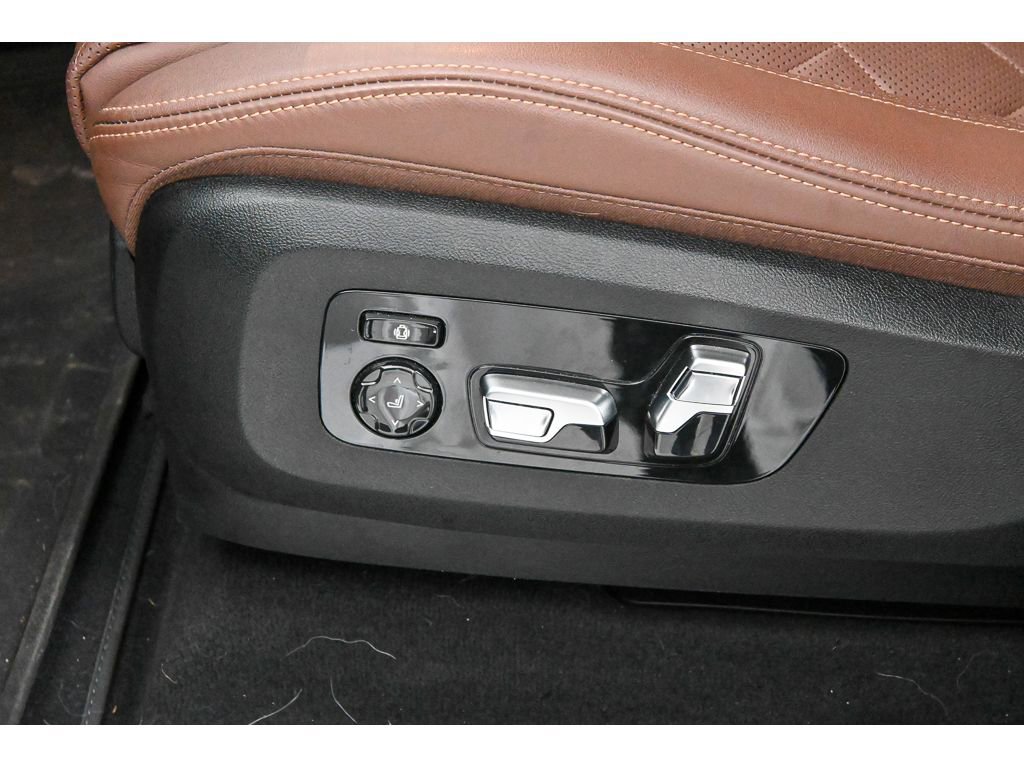 Used 2025 BMW X7 xDrive40i w/ Executive Package image 43