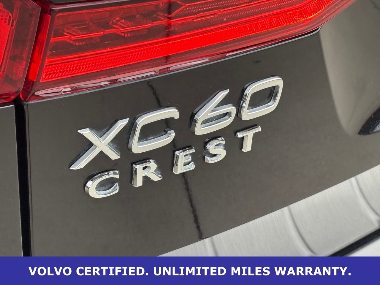 Certified 2024 Volvo XC60 B5 Plus w/ Protection Package Premier AWD/4WD image 10
