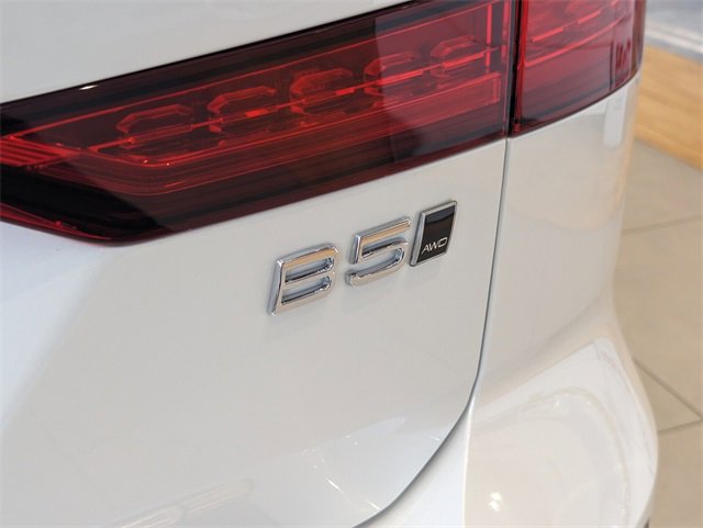 New 2026 Volvo V60 B5 Cross Country Ultra w/ Protection Package Premier image 11