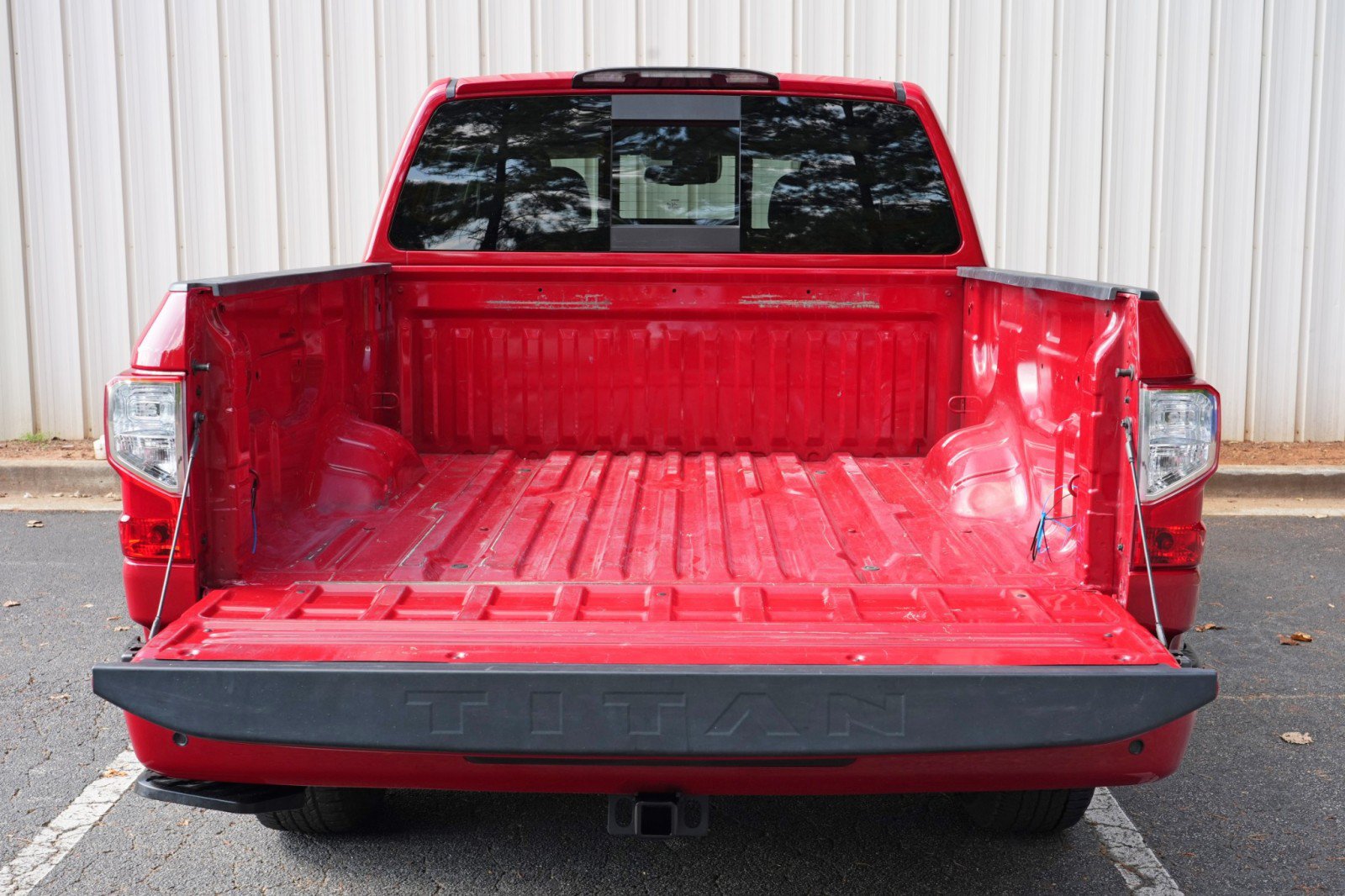 Used 2021 Nissan Titan SV w/ SV Convenience Package RWD image 9