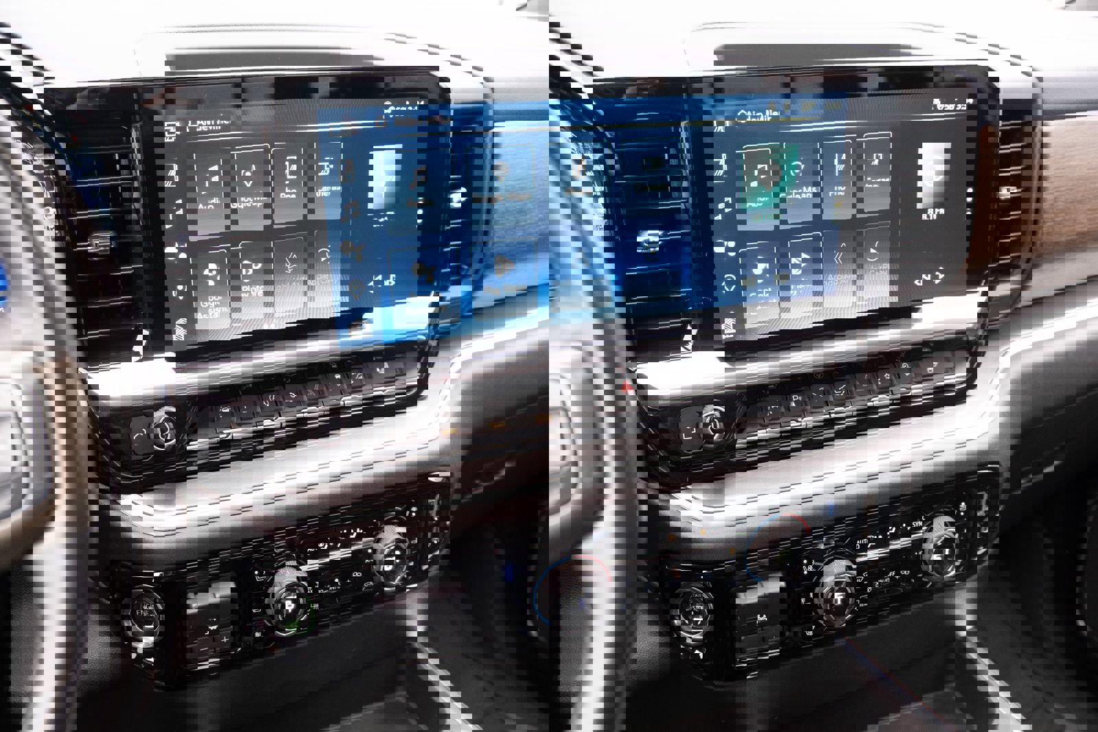 Used 2023 Chevrolet Silverado 1500 High Country w/ Technology Package image 3