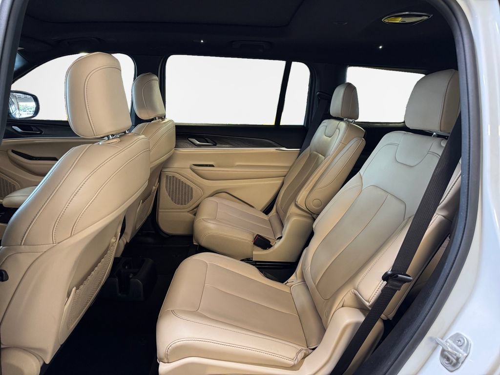 Used 2023 Jeep Grand Cherokee L Limited AWD/4WD image 24