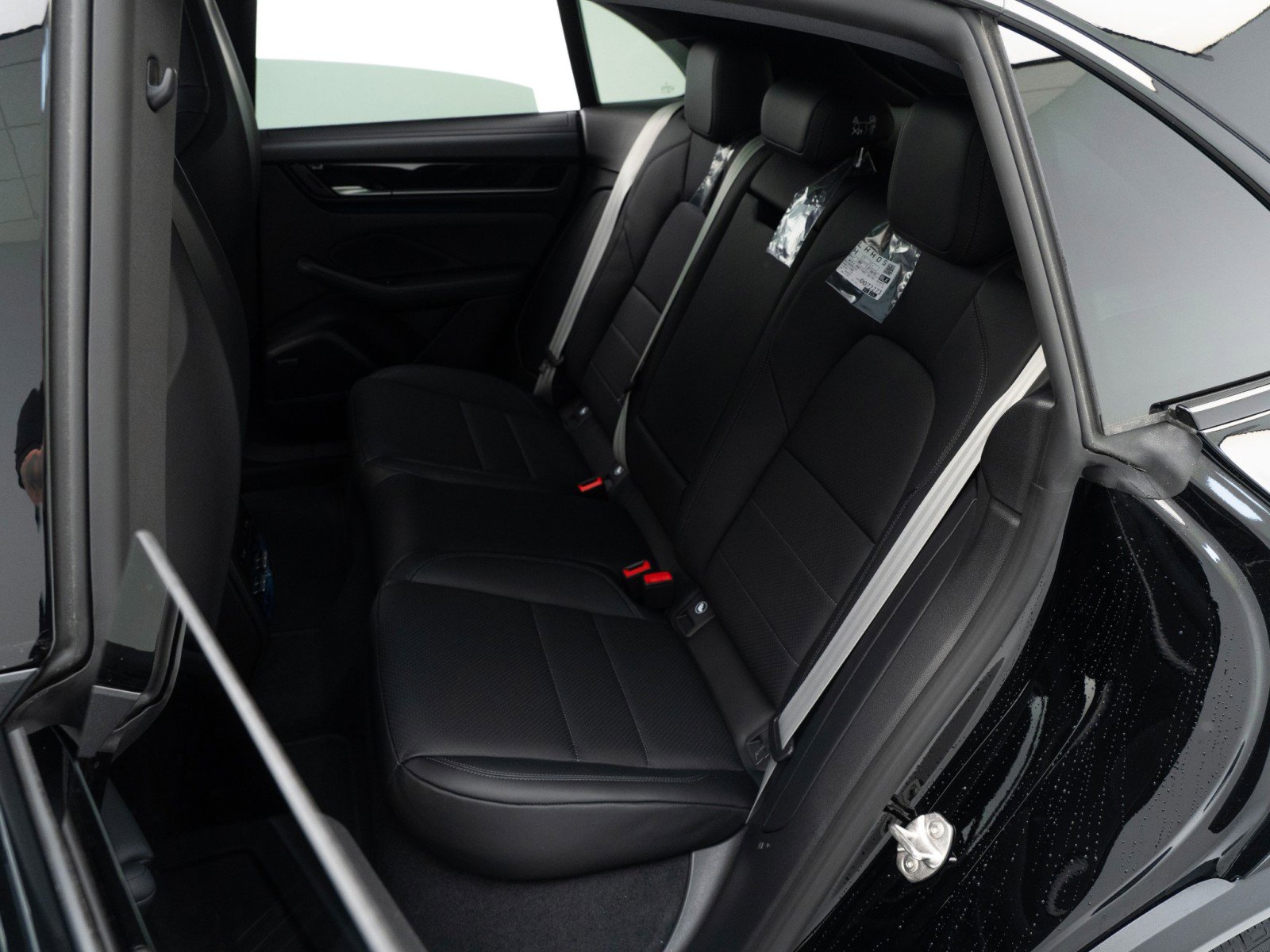 New 2026 Porsche Macan Electric RWD image 28