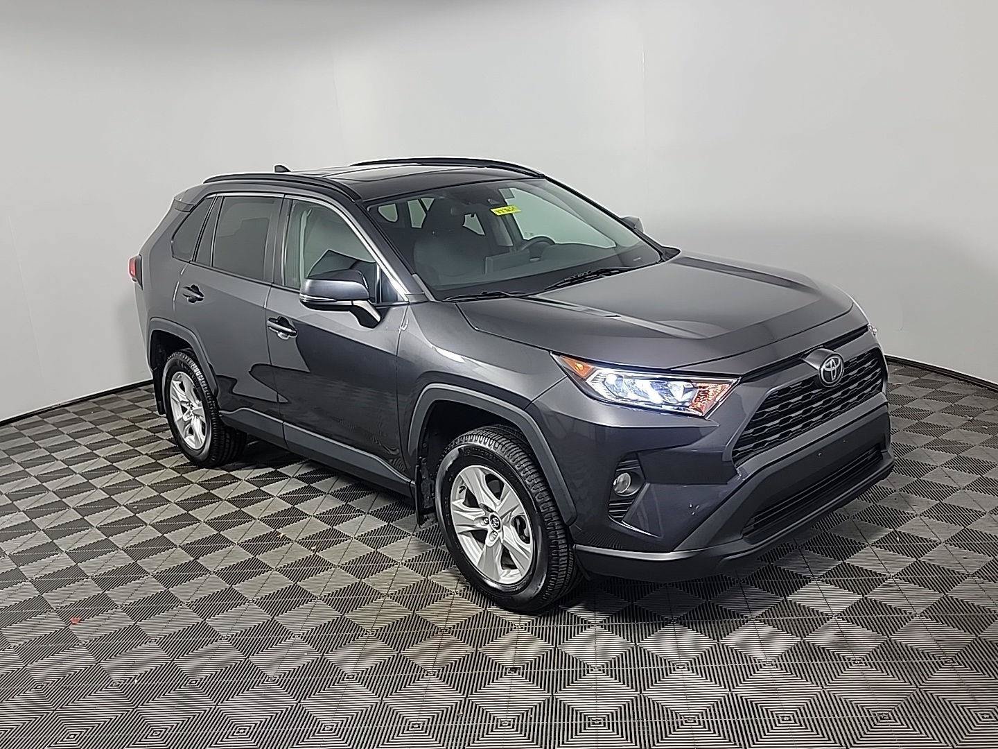 Used 2021 Toyota RAV4 XLE w/ Convenience Package AWD/4WD image 2