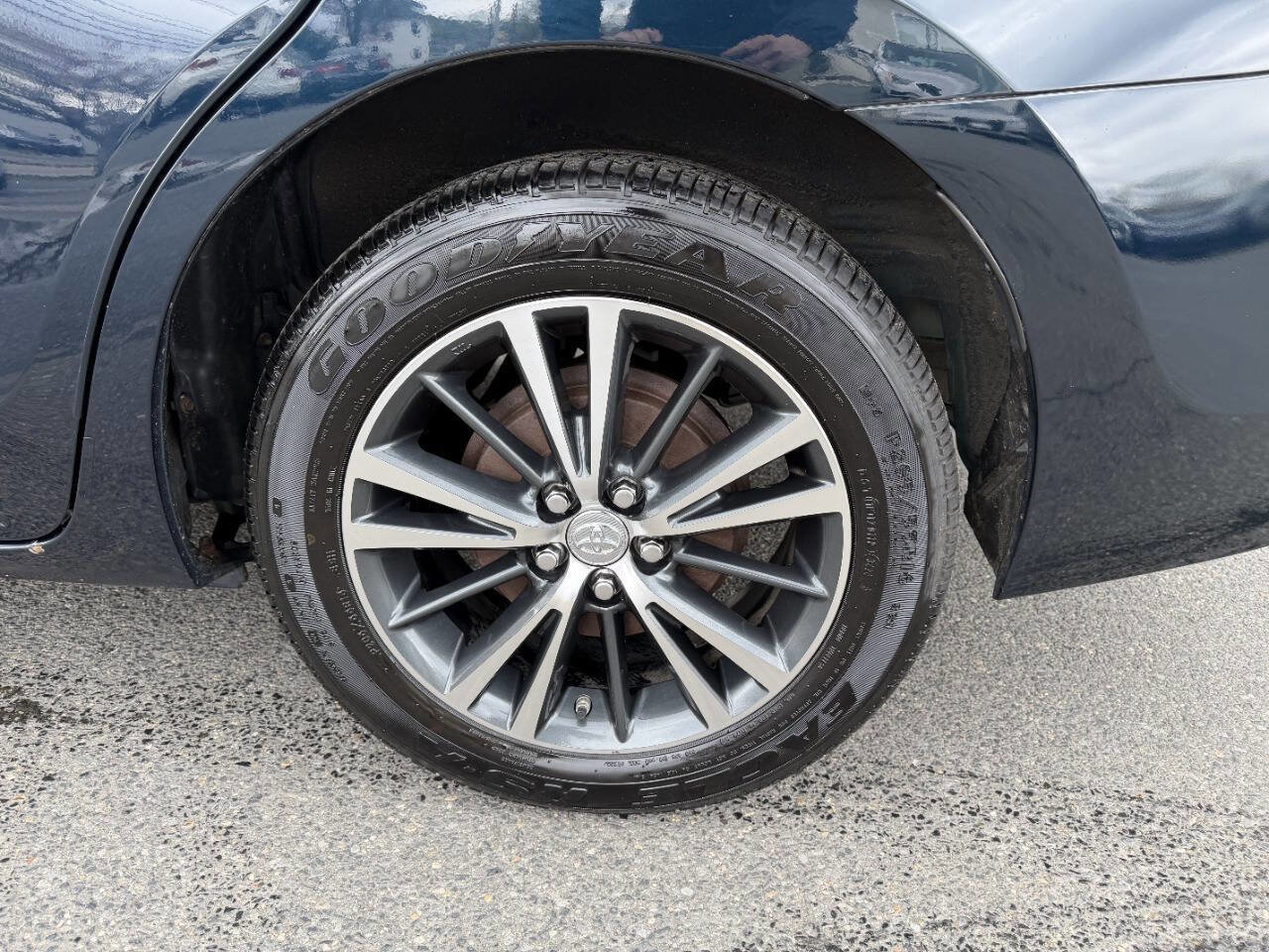 Used 2018 Toyota Corolla LE w/ LE Premium Package w/Moonroof FWD image 12