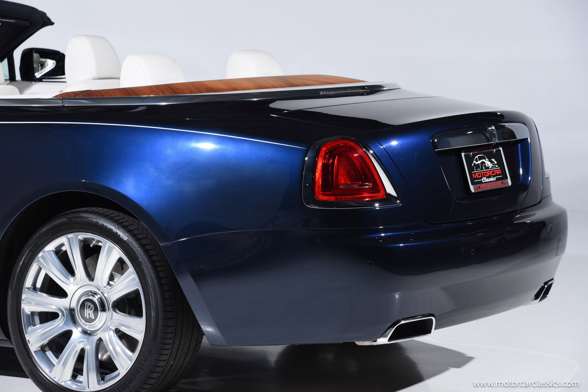 Used 2016 Rolls-Royce Dawn image 18