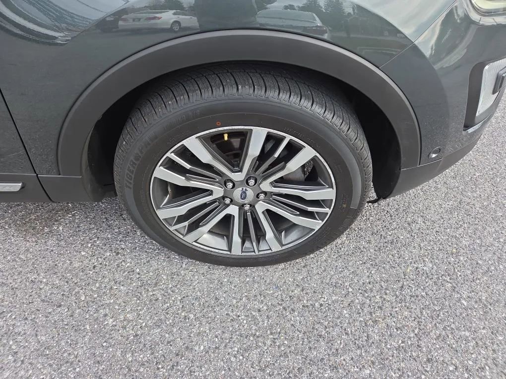 Used 2016 Ford Explorer Platinum image 32