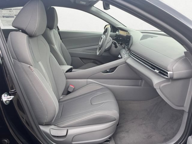 Certified 2025 Hyundai Elantra SEL FWD image 18