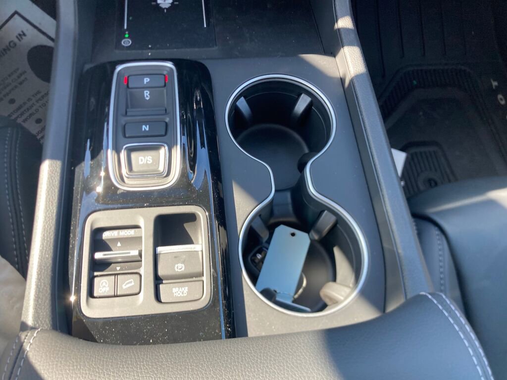 New 2025 Honda Pilot Touring image 14