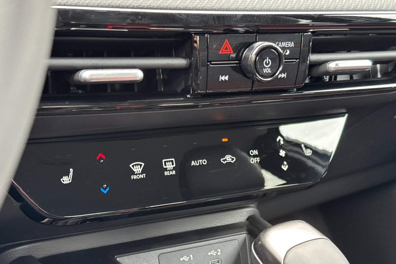 New 2026 Nissan Kicks SR w/ Cold Weather Package image 17