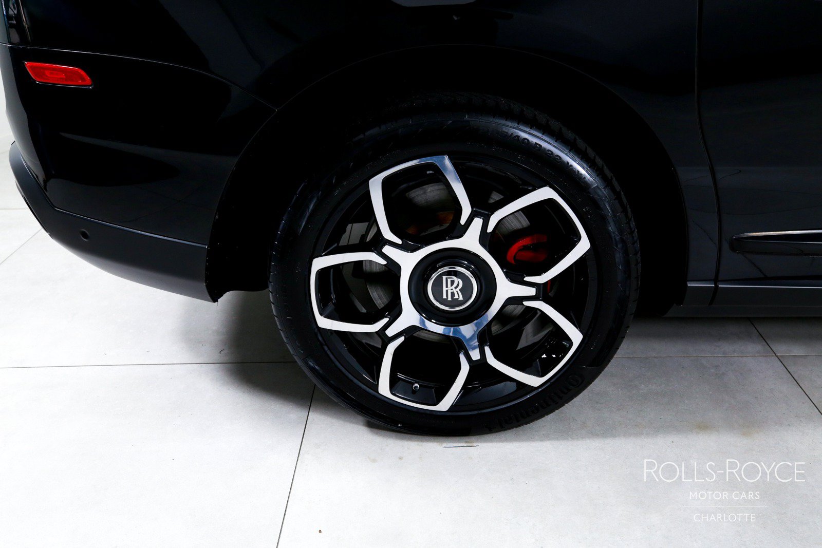 Used 2021 Rolls-Royce Cullinan Black Badge AWD/4WD image 40