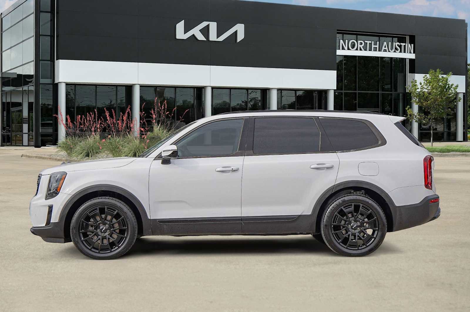 Certified 2022 Kia Telluride SX w/ SX Prestige Package image 4