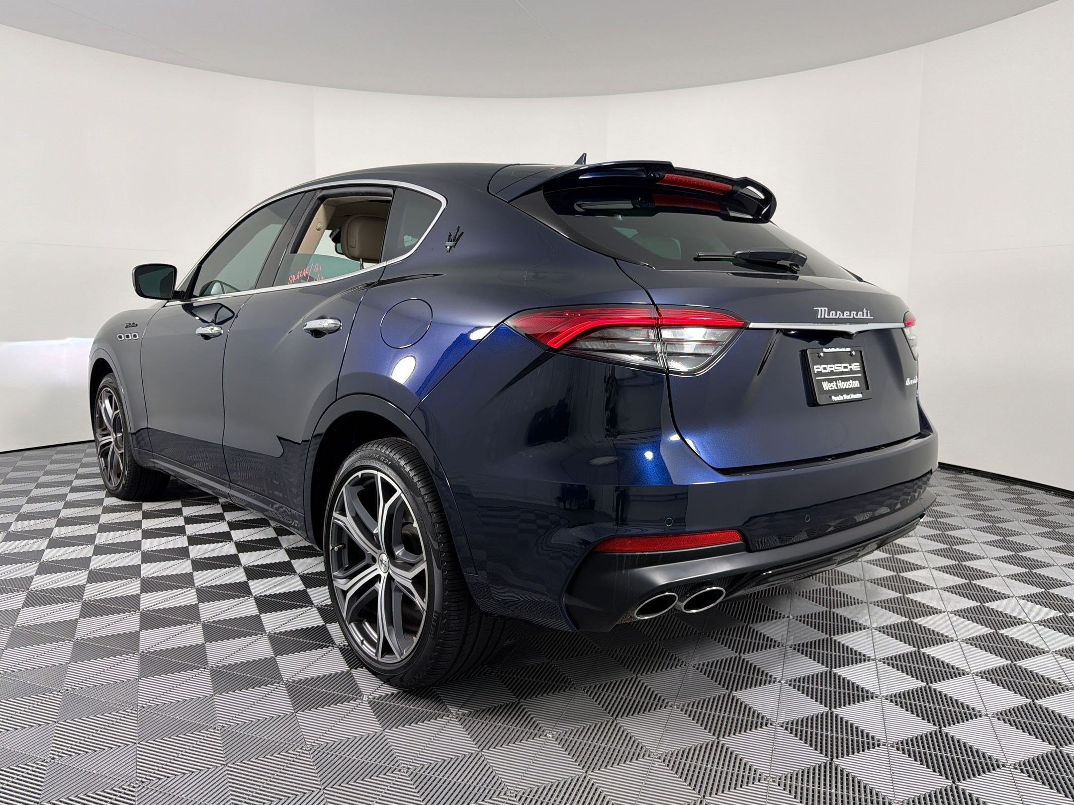 Used 2022 Maserati Levante Modena AWD/4WD image 3